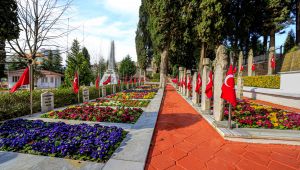 Kocaeli'de mezarlıklar bayrama hazır