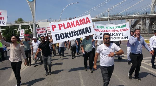 Kocaeli'de servisçiler Büyükşehire yürüdüler