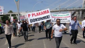 Kocaeli'de servisçiler Büyükşehire yürüdüler