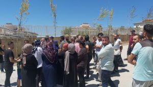 Lağım suları evlerine dolan vatandaşlar isyan etti