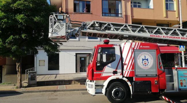 Odada kilitli kalan kadının imdadına itfaiye yetişti