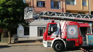 Odada kilitli kalan kadının imdadına itfaiye yetişti