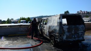 Park halindeki panelvan alevlere teslim oldu