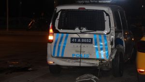 Polis aracına cip çarptı: 2 memur yaralandı