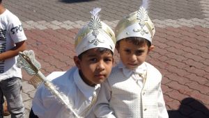 Sünnet şöleninde 264 çocuk doyasıya eğlendi