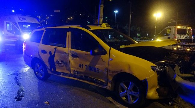 Taksiyle çarpışan araç kaza yerinden kaçtı