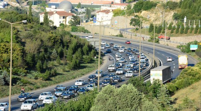 Tatilciler dönmeye başladı, trafik yoğunlaştı
