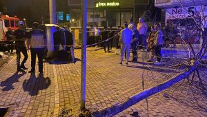 Yan yatan otomobili bırakıp kaza yerinden kaçtı