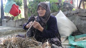 Yaş 83, bir an olsun çalışmaktan vazgeçmiyor