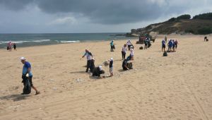 Balık Yakalama Yarışması öncesi Uzunkum’da kıyı temizliği