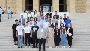 Başkan Bıyık gençlerle Anıtkabir'e gitti