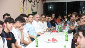 Başkan Bıyık gençlerle fikir alışverişinde bulundu
