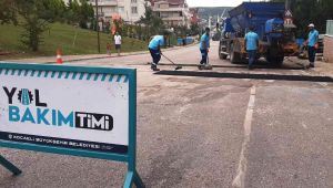 Büyükşehir’in Yol Bakım Timi bozuk yol ve kaldırım bırakmıyor
