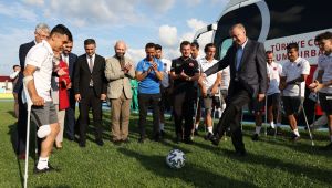 Erdoğan, Ampute Futbol Takımı'nı ziyaret etti