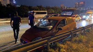 Gebze'de 2 otomobil çarpıştı