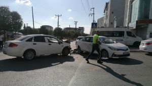Gebze'de iki otomobil çarpıştı: 1 yaralı
