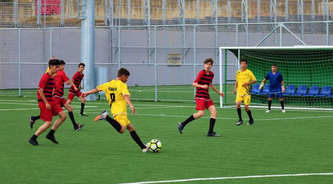 Gençler, camiler arası futbol turnuvasında ter döktü