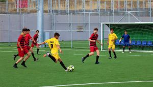 Gençler, camiler arası futbol turnuvasında ter döktü