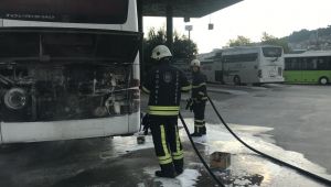 Otobüsten yükselen dumanlar paniğe sebep oldu