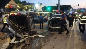 Otomobille çarpışan hafif ticari araç takla attı