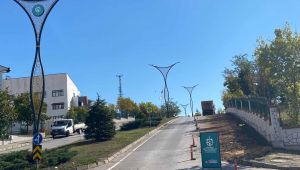 17 Ağustos Bulvarında kaldırım yenileme ve otopark yapılıyor