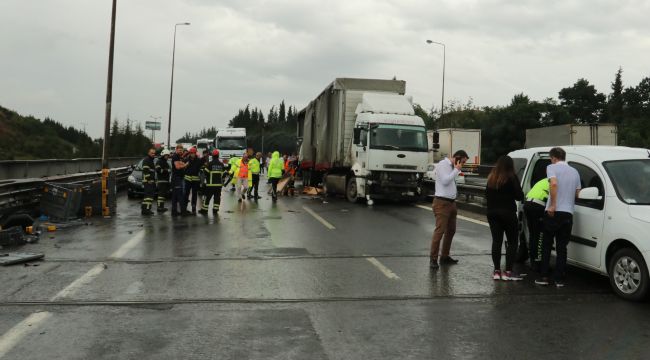 Bariyerlere çarptı, yola dökülen mazot faciaya yol açıyordu