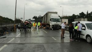 Bariyerlere çarptı, yola dökülen mazot faciaya yol açıyordu