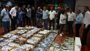 CHP Kocaeli ilk mezatta balıkçıları yalnız bırakmadı