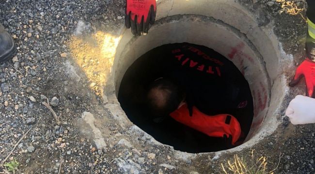 Çukura düşen kadını itfaiye erleri kurtardı