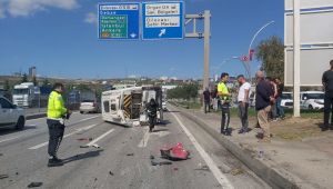 Dilovası'nda tankerin çarptığı servis minibüsü devrildi