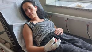 Eşini darp edip, bıçakla parmağını kesmeye çalıştı