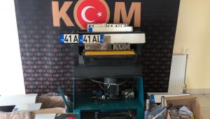 Gebze’de yüzlerce boş plaka ele geçirildi