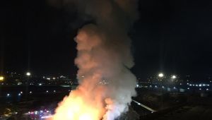 Hurdalıkta çıkan yangın gece boyu devam etti