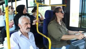 Kocaeli'nin ilk kadın otobüs şoförü yolların tozunu attırıyor