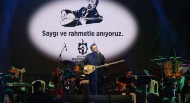 Neşet Ertaş, Kocaeli’de gönüllere yol açtı