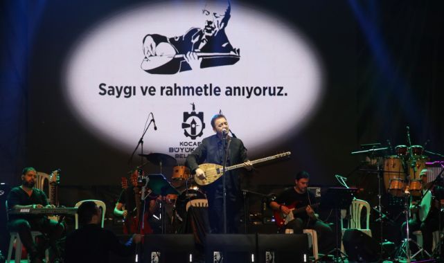 Neşet Ertaş, Kocaeli’de gönüllere yol açtı