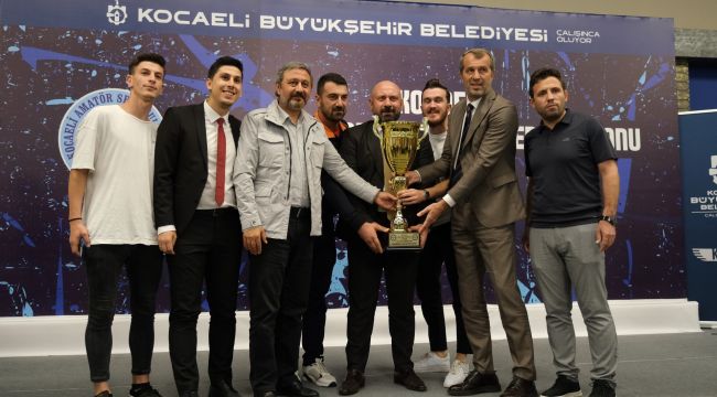 Şampiyonlar kupalarını aldı