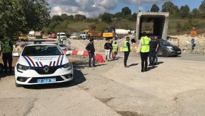 Servis minibüsü ile kamyon çarpıştı: 5 yaralı