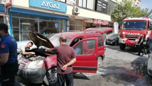 Seyir halindeki araçtan yükselen dumanlar korkuttu