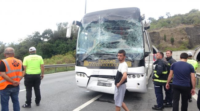 TEM'de otobüs kazası: Çok sayıda yaralı var