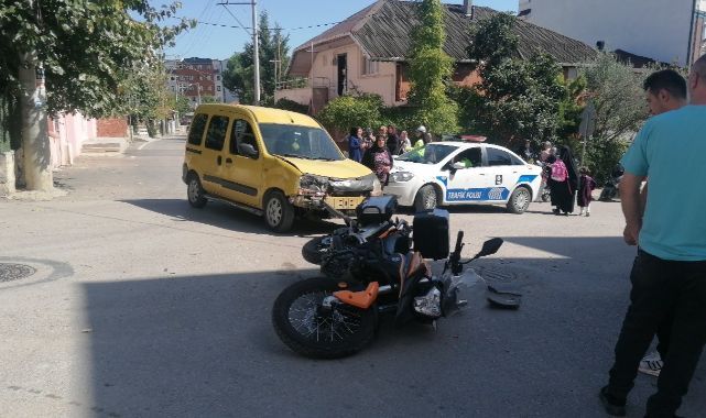 Ticari araç ile çarpışan motosikletin sürücüsü savruldu