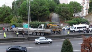 Tır makaslayıp yolu kapatınca trafik felç oldu