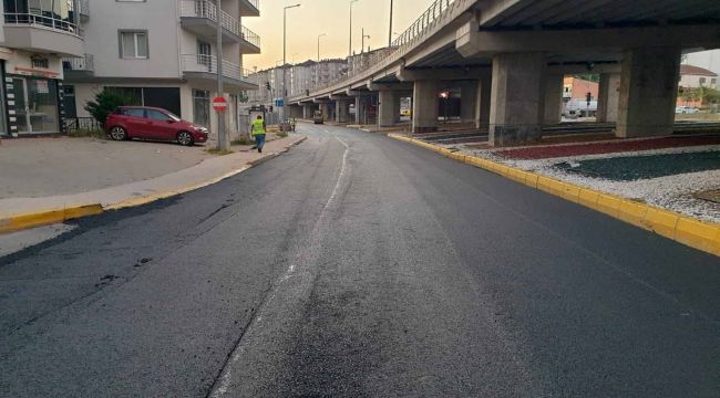 Yüzbaşılar Kavşağında yan yollar asfaltlanıyor