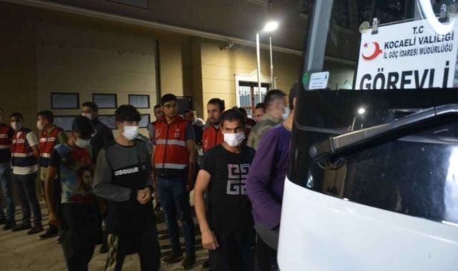 65 düzensiz göçmen sınır dışı edildi