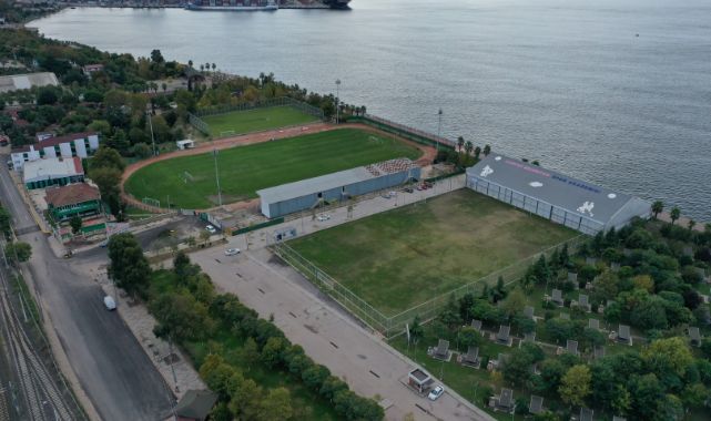 Alparslan Türkeş Spor Kompleksi’ne sentetik çim