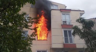 Anne kızın yaşadığı ev küle döndü
