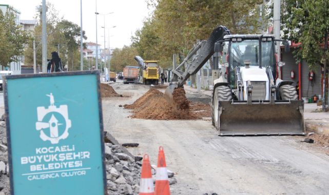 Atatürk Caddesi’nde hummalı üstyapı çalışması