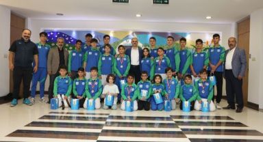 Çiftçi, başarılı sporcuları kabul etti