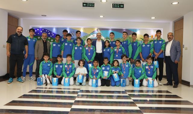 Çiftçi, başarılı sporcuları kabul etti