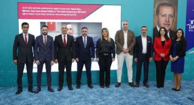 Emlak Kulübü kongresinde Özdağ güven tazeledi